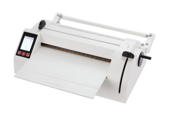 CertoSeal Pro Touch – appareil de scellage avec support de rouleaux et fonction de coupe en utilisation